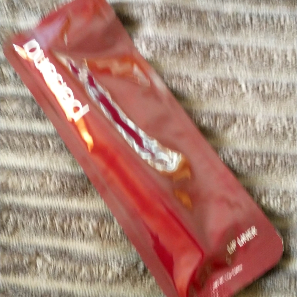 Lip liner